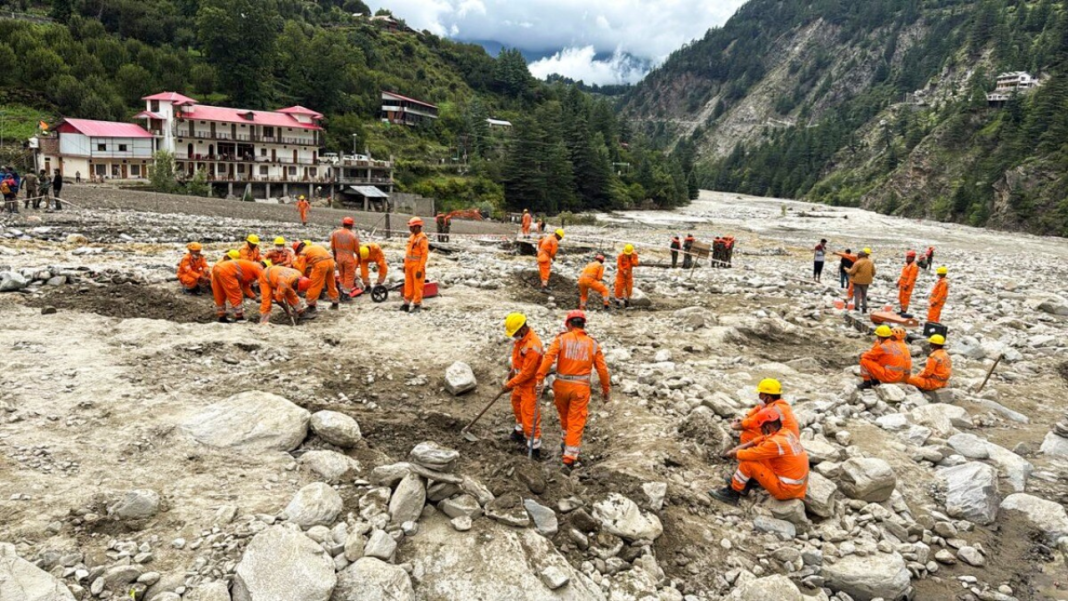 Uttarakhand News: उत्तराखंड में भारी बारिश से हाहाकार, कई राष्ट्रीय राजमार्ग बंद; नदियां उफान पर, भूस्खलन से जनजीवन प्रभावित और कई इलाकों में पेयजल संकट गहराया Uttarakhand News