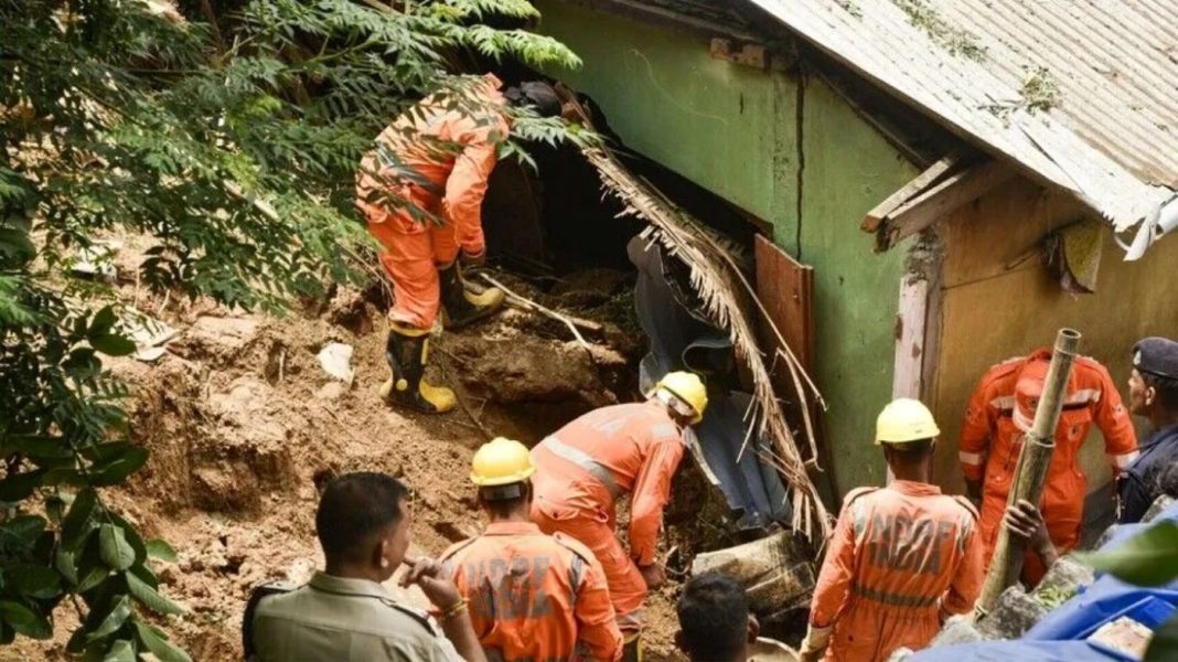 Incident took place in country’s financial capital Mumbai: चिराग नगर में भूस्खलन, 6 लोगों की मौत; 4 घायल Incident took place in country’s financial capital Mumbai: चिराग नगर में भूस्खलन, 6 लोगों की मौत; 4 घायल