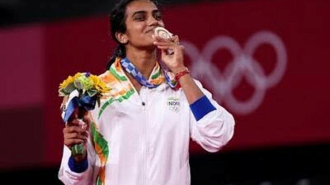 PV Sindhu: सिल्वर मेडल से गोल्ड स्टैंडर्ड तक, जानिए चैंपियन की कहानी PV Sindhu: सिल्वर मेडल से गोल्ड स्टैंडर्ड तक, जानिए चैंपियन की कहानी