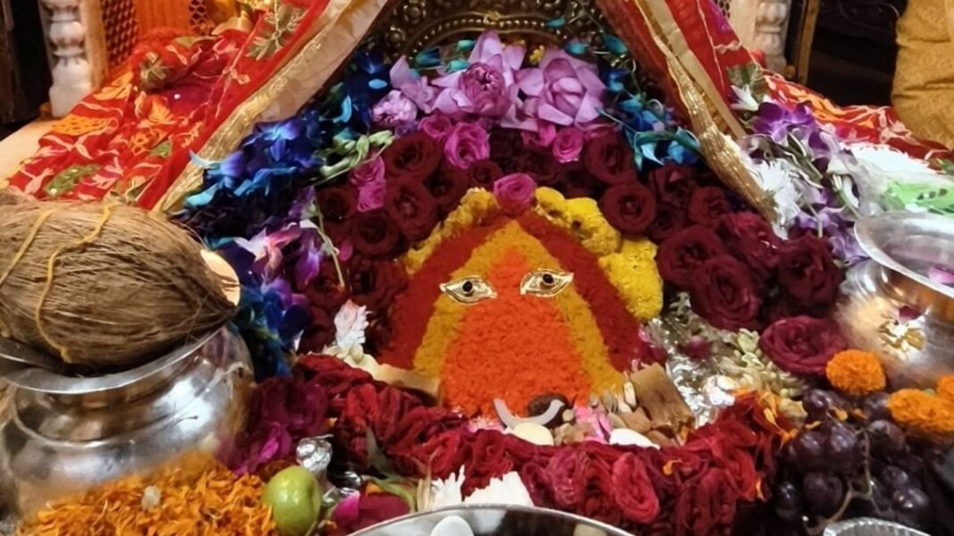 Maa Chintpurni Darshan: मां चिंतपूर्णी के प्राकृतिक पिंडी स्वरूप के प्रातःकालीन श्रृंगार के अलौकिक दर्शन Maa Chintpurni Darshan: मां चिंतपूर्णी के प्राकृतिक पिंडी स्वरूप के प्रातःकालीन श्रृंगार के अलौकिक दर्शन