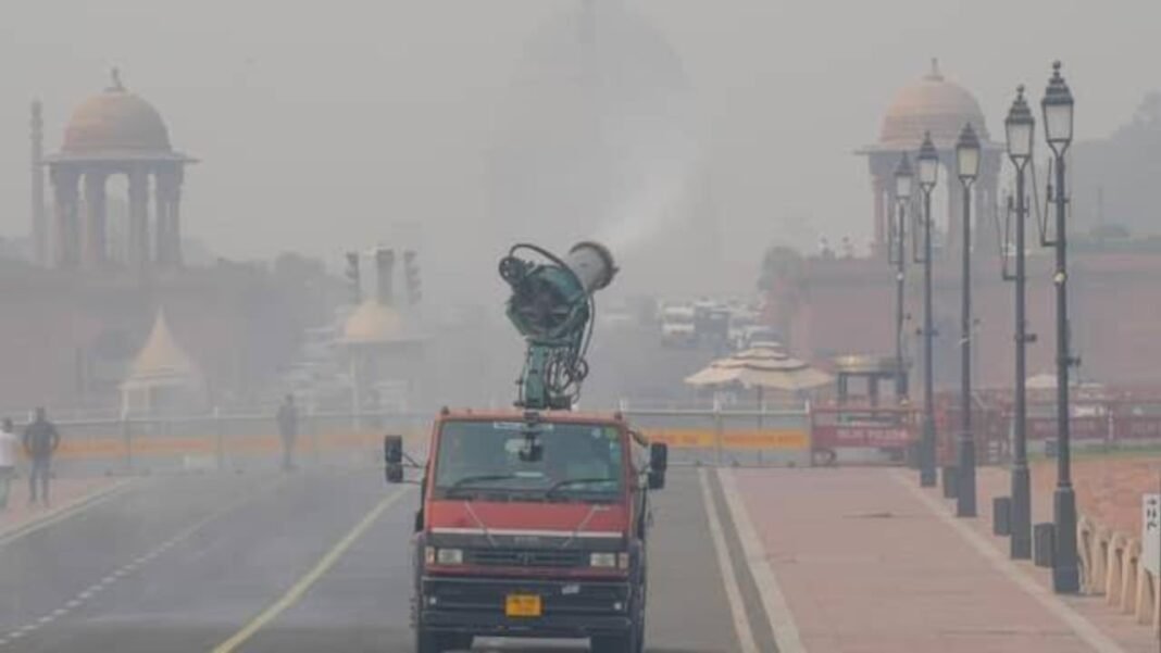 Delhi Air Pollution: दिल्ली में सर्दियों के प्रदूषण से निपटने की जंग तेज, 334 टीमें रखेंगी चौबीसों घंटे नजर Delhi Air Pollution