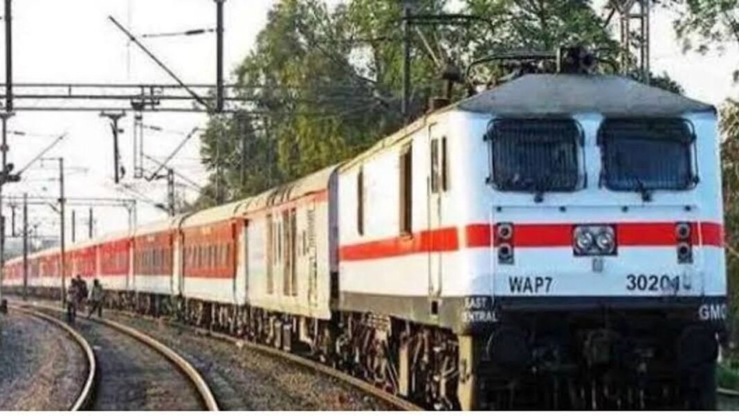 IRCTC Puja Special Trains 2026: बिहार और बंगाल के यात्रियों के लिए रेलवे का बड़ा तोहफा, यहां देखें पूरा शेड्यूल IRCTC Puja Special Trains 2026