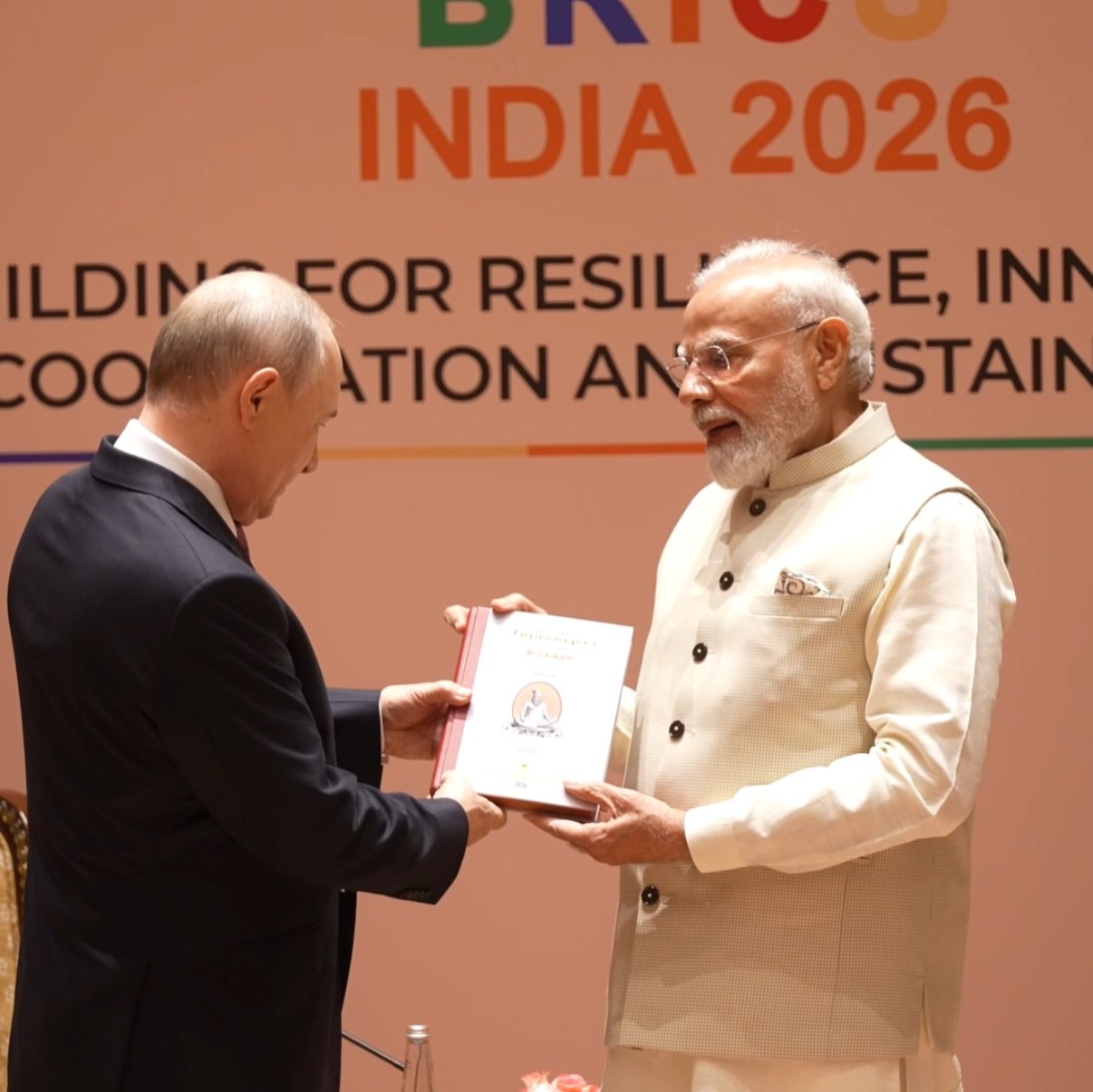 BRICS INDIA 2026: PM मोदी ने पुतिन को दिया 2000 साल पुराना तमिल ग्रंथ ‘तिरुक्कुरल’, रूसी अनुवाद में छिपा ज्ञान का संदेश