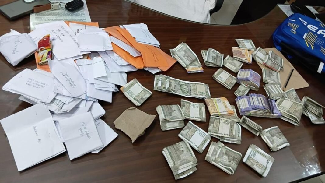 Odisha News: ओडिशा में आडिटर्स गिरफ्तार, सरकारी स्कूलों में छात्र प्रति 10 रुपये रिश्वत की मांग Odisha News