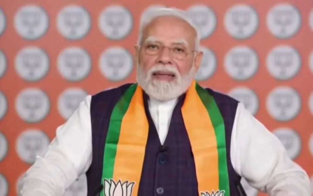 PM Modi: पीएम मोदी ने वडनगर से वाराणसी दल से की बात PM Modi