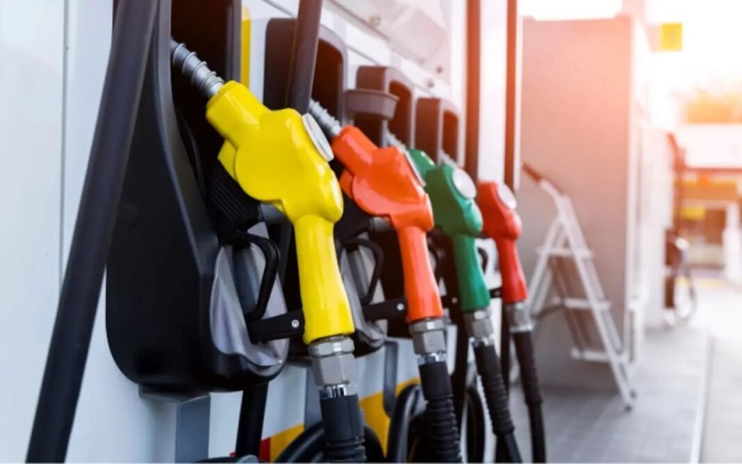 Petrol-Diesel Price 19 Sep 2026: मुंबई में पेट्रोल 111.21 रुपये; यूपीआई पर नया चार्ज डीलरों की चिंता बढ़ा रहा है। Petrol-Diesel Price 19 Sep 2026