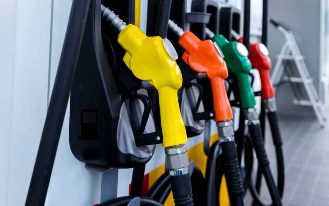 Petrol-Diesel Rate 28 Sep 2026: आज पेट्रोल डीजल की कीमत नहीं बदली, कच्चे तेल में उछाल के बावजूद दिल्ली में रेट स्थिर Petrol-Diesel Rate 28 Sep 2026