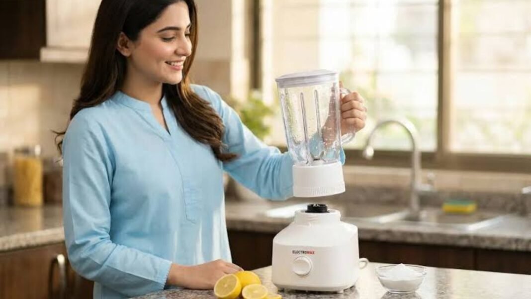 Smell Removing Tips: मिक्सर जार धोने के बाद भी क्यों रह जाती है मसालों की महक, किचन के इन पांच तरीकों से करें सफाई Smell Removing Tips