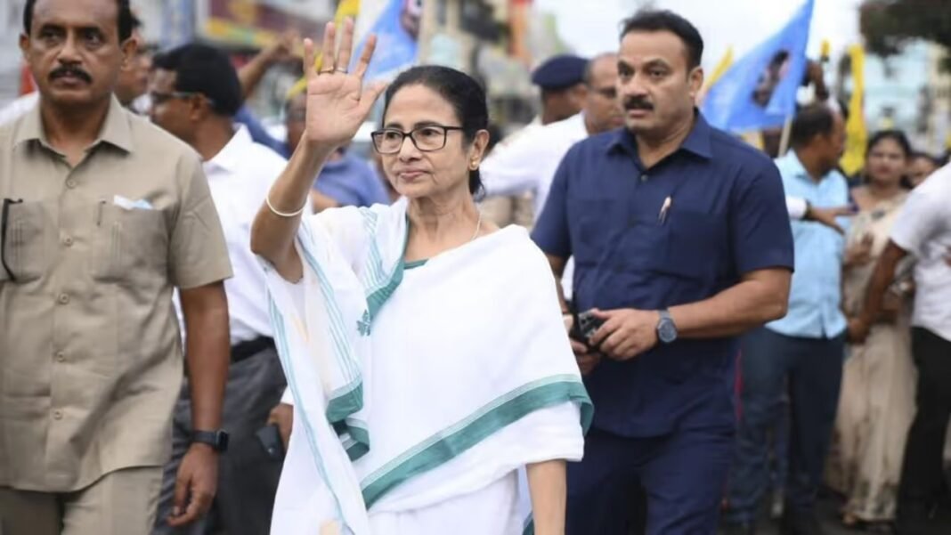 TMC New Name AITMC: TMC में टूट के बाद ममता गुट को मिला नया नाम AITMC, फुटबॉल बना चुनाव चिन्ह, बागी गुट को मिला लिफाफा TMC New Name AITMC