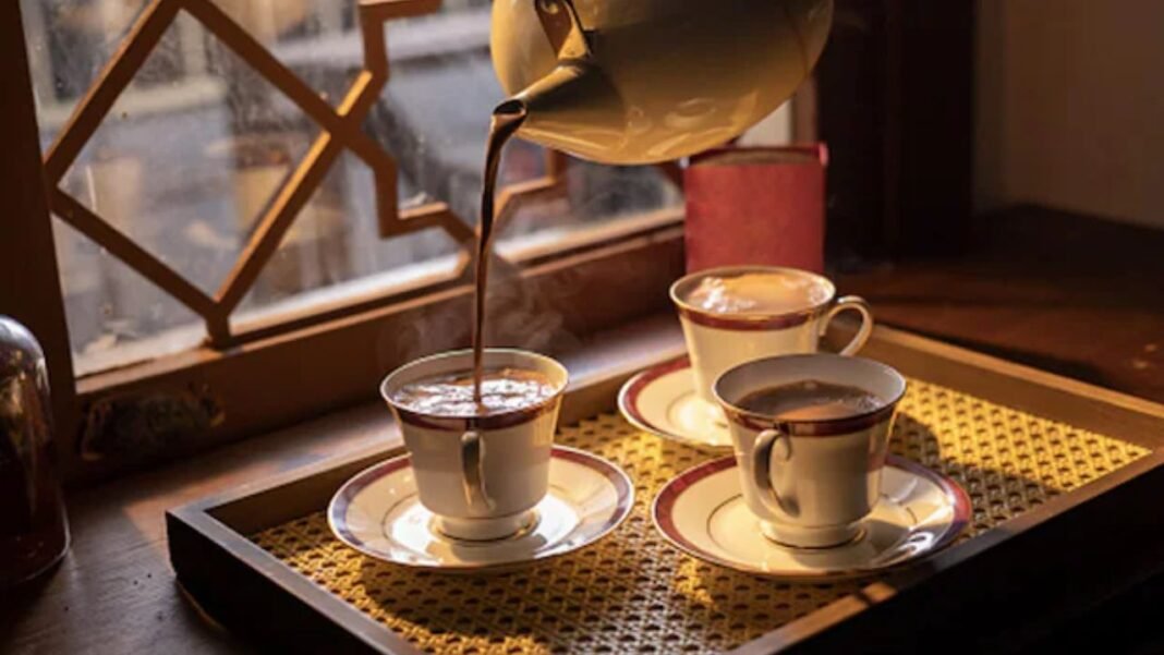 Tea Coffee During Periods: पीरियड्स में चाय-कॉफी पीना कितना सुरक्षित? एक्सपर्ट से जानें सही मात्रा और जरूरी सावधानियां Tea Coffee During Periods