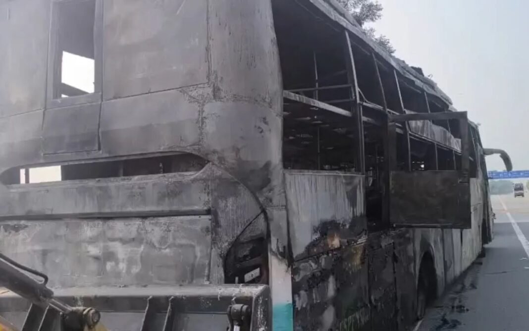 UP News: यमुना एक्सप्रेसवे पर स्लीपर बस में हादसा, 9 की मौत UP News