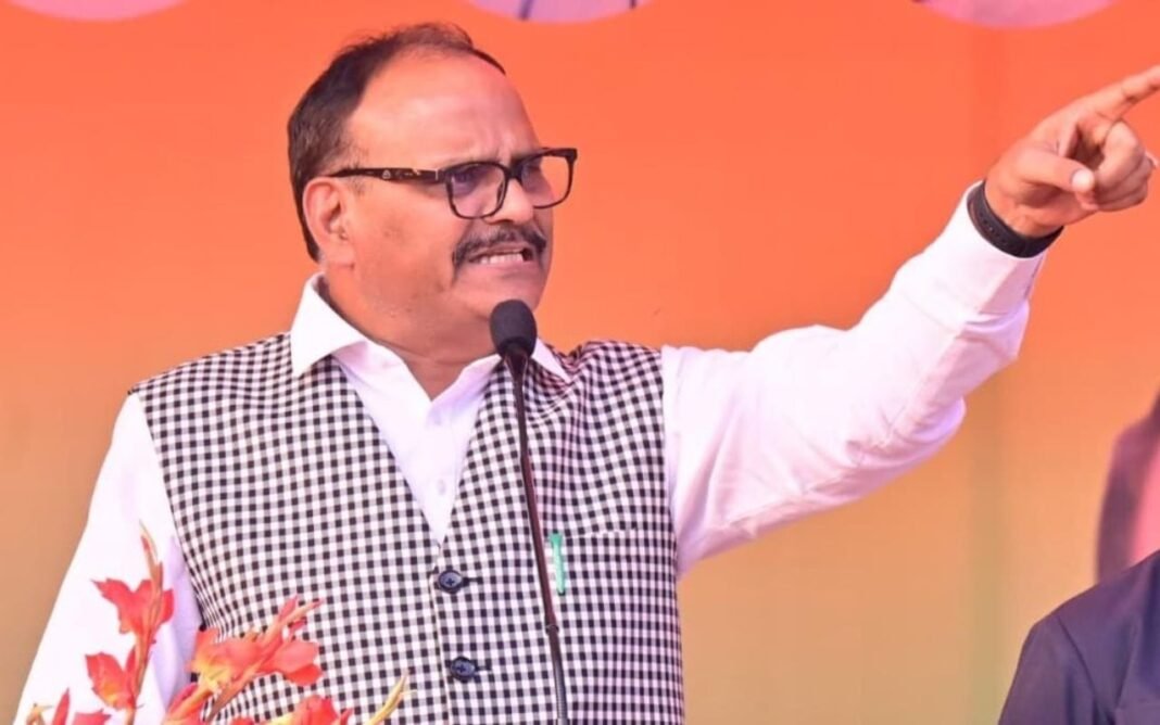 UP Politics: ब्रजेश पाठक का ई रिक्शा बयान चर्चा में, नौकरी छोड़ स्वरोजगार की सलाह पर युवाओं में बहस UP Politics