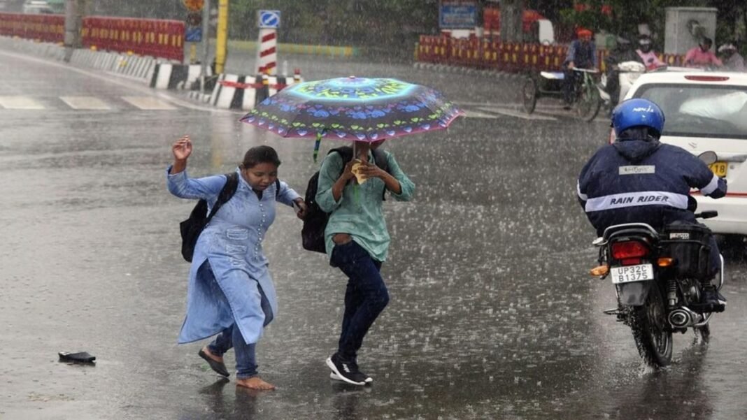 UP Weather 16 Sep: पश्चिमी यूपी में बारिश-तूफान का अलर्ट, पूर्वी हिस्से में हल्की बौछार UP Weather 16 Sep