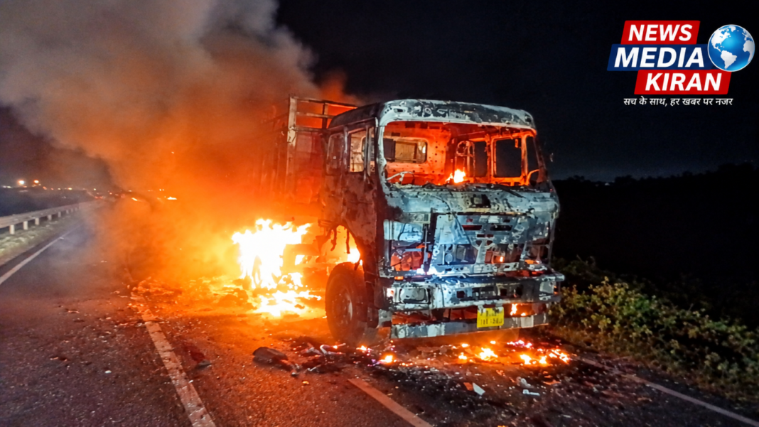 Kerala Road Accident: त्रिशूर में खड़े ट्रक से टकराई कार, तमिलनाडु के 8 छात्रों की मौत Kerala Road Accident: त्रिशूर में खड़े ट्रक से टकराई कार, तमिलनाडु के 8 छात्रों की मौत