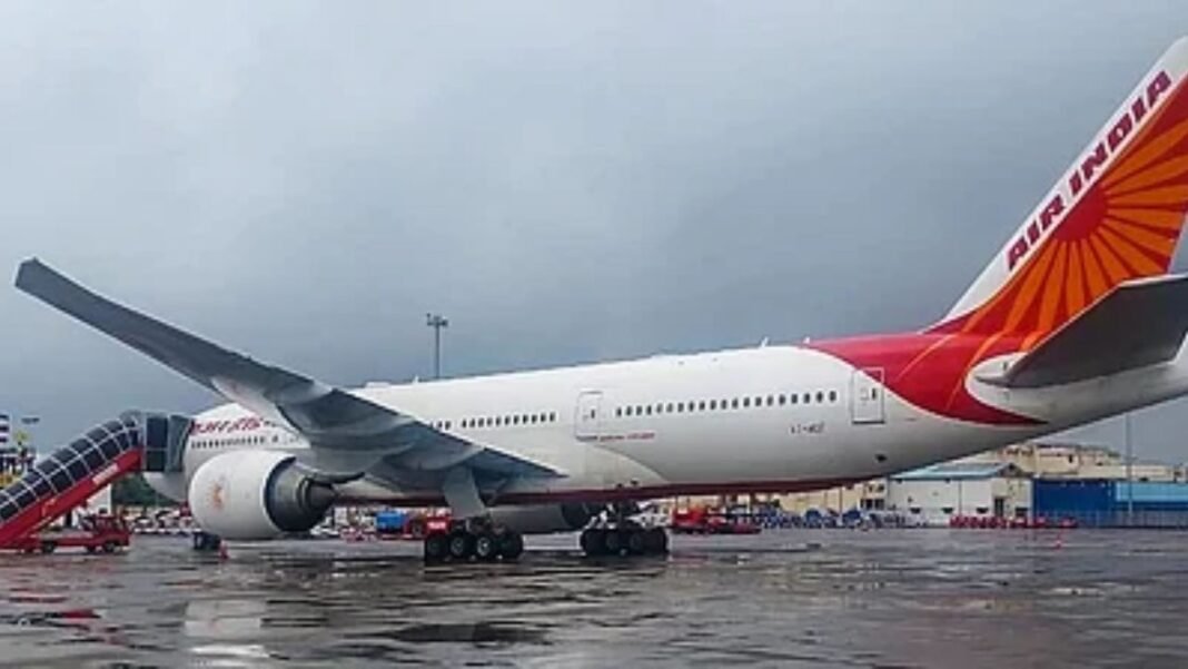 Air India Hijack Alert: फ्रैंकफर्ट-दिल्ली एयर इंडिया फ्लाइट हाईजैक अलर्ट के बाद जयपुर डायवर्ट, यात्री सुरक्षित पहुंचे Air India Hijack Alert: हाईजैक अलर्ट के बाद जयपुर डायवर्ट हुई फ्लाइट