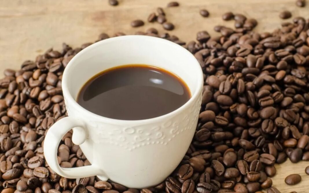 Black Coffee Health Tips: ब्लैक कॉफी में घी, नींबू या दालचीनी मिलाना कितना फायदेमंद? डॉक्टर की रेटिंग से जानें Black Coffee Health Tips