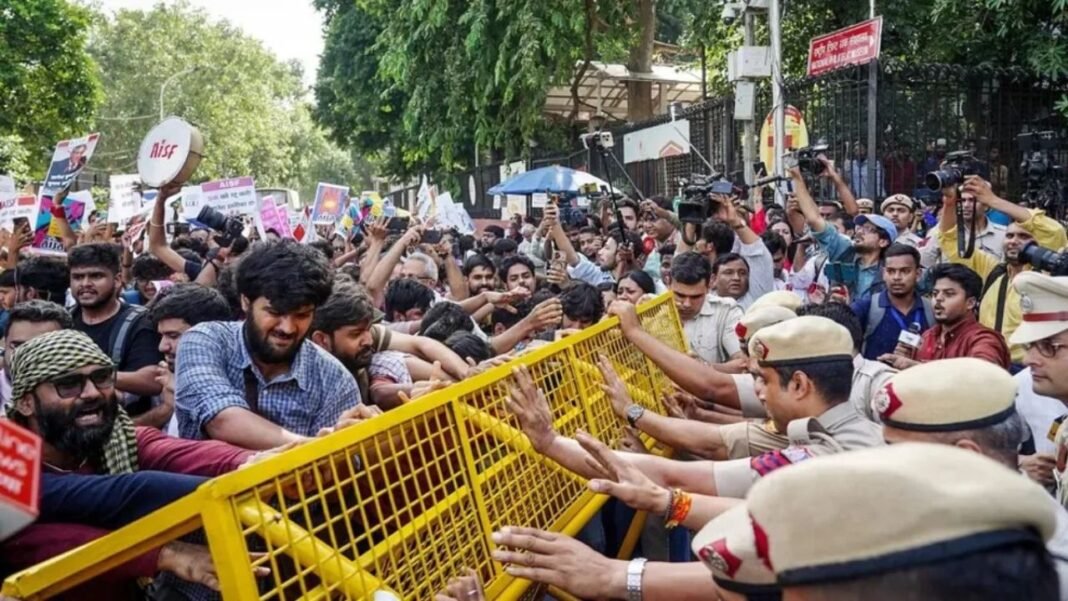 Jantar Mantar Protest: 10 अक्टूबर को जंतर-मंतर पर नहीं होगा प्रदर्शन? दिल्ली पुलिस की रोक के बाद CJP और AAP कार्यकर्ताओं पर कार्रवाई Jantar Mantar Protest