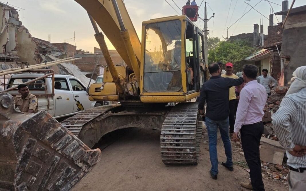 MP News: ग्वालियर में 316 मकान-दुकानों पर चलेगा बुलडोजर? एलिवेटेड रोड के लिए नोटिस जारी MP News