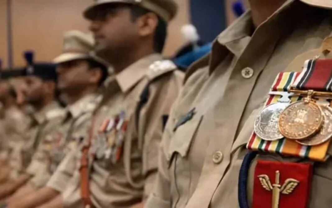 MP News: मध्य प्रदेश में बड़ा प्रशासनिक फेरबदल: देर रात 12 IPS अधिकारियों के तबादले, 5 जिलों के SP बदले गए MP News