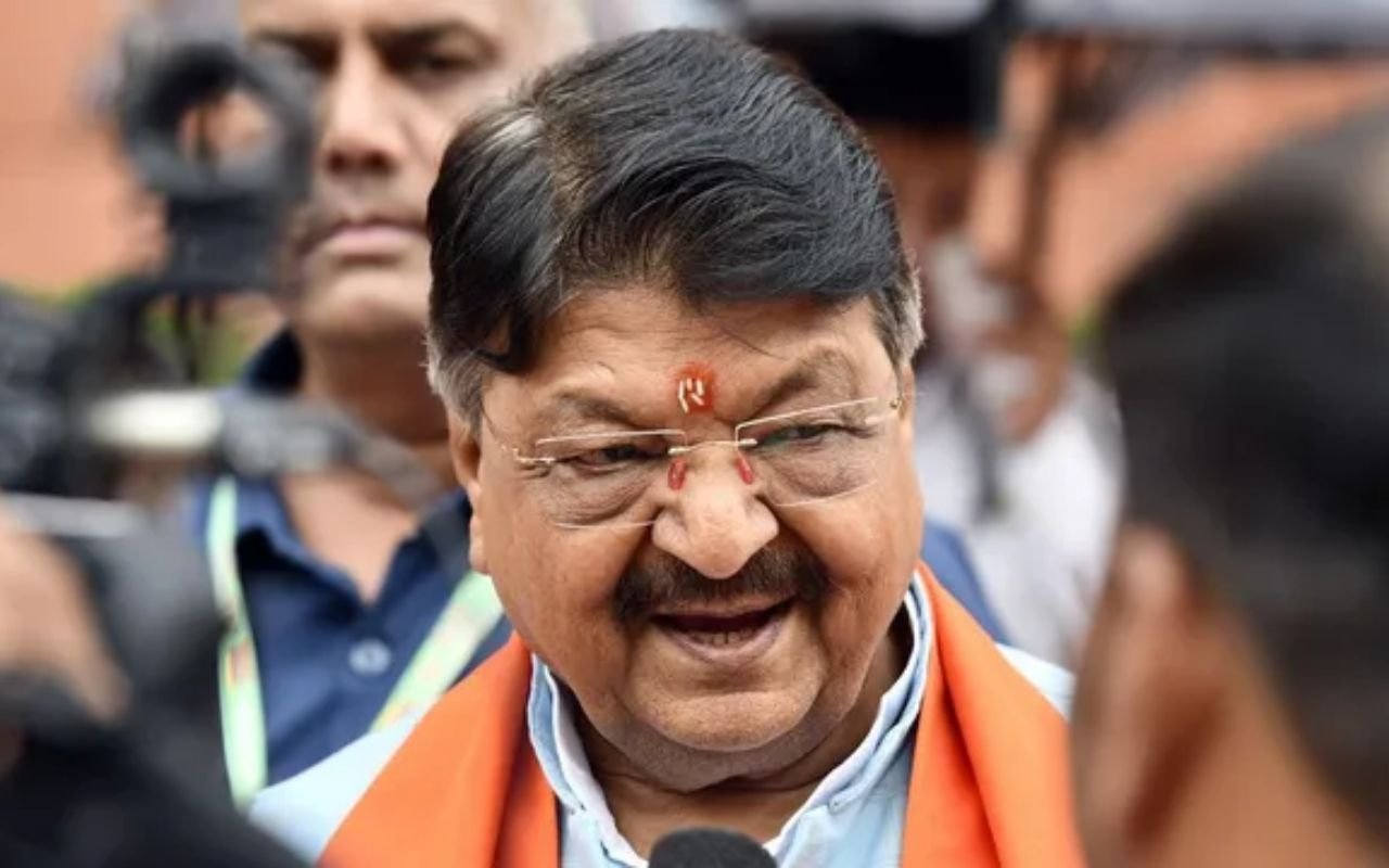 MP News: इंदौर पदयात्रा में कैलाश विजयवर्गीय की तीखी टिप्पणी, सामाजिक कार्यकर्ता से आखिर क्यों हुए नाराज?