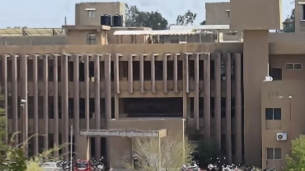 MP News: भोपाल के सरकारी आयुर्वेद अस्पताल में एआई से होगा इलाज, जड़ी-बूटी और काढ़ा भी तय करेगी टेक्नोलॉजी