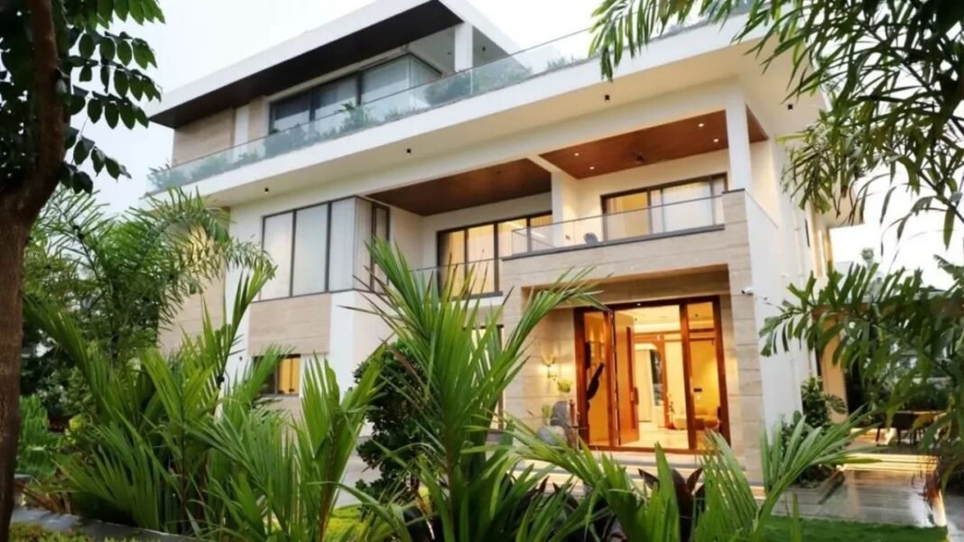Main Door Vastu Tips: घर के एंट्री गेट से जुड़ी इन 5 बातों को न करें नजरअंदाज, वास्तुशास्त्र में बताए गए हैं नियम Main Door Vastu Tips