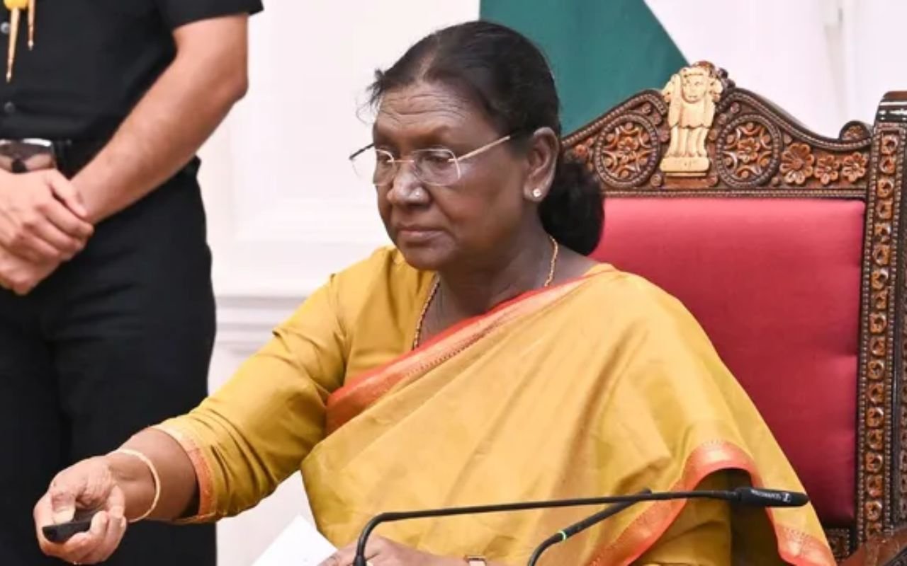 Odisha News: राष्ट्रपति द्रौपदी मुर्मु का ओडिशा दौरा एक सप्ताह के लिए टला, चक्रवात का खतरा मुख्य वजह