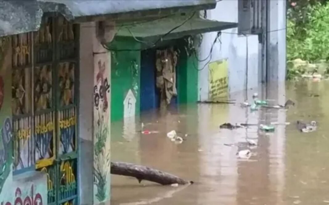 Odisha News: चक्रवात ‘अर्णब’ का असर तेज, वंशधारा उफान पर; गजपति के गांवों में बाढ़ का खतरा Odisha News