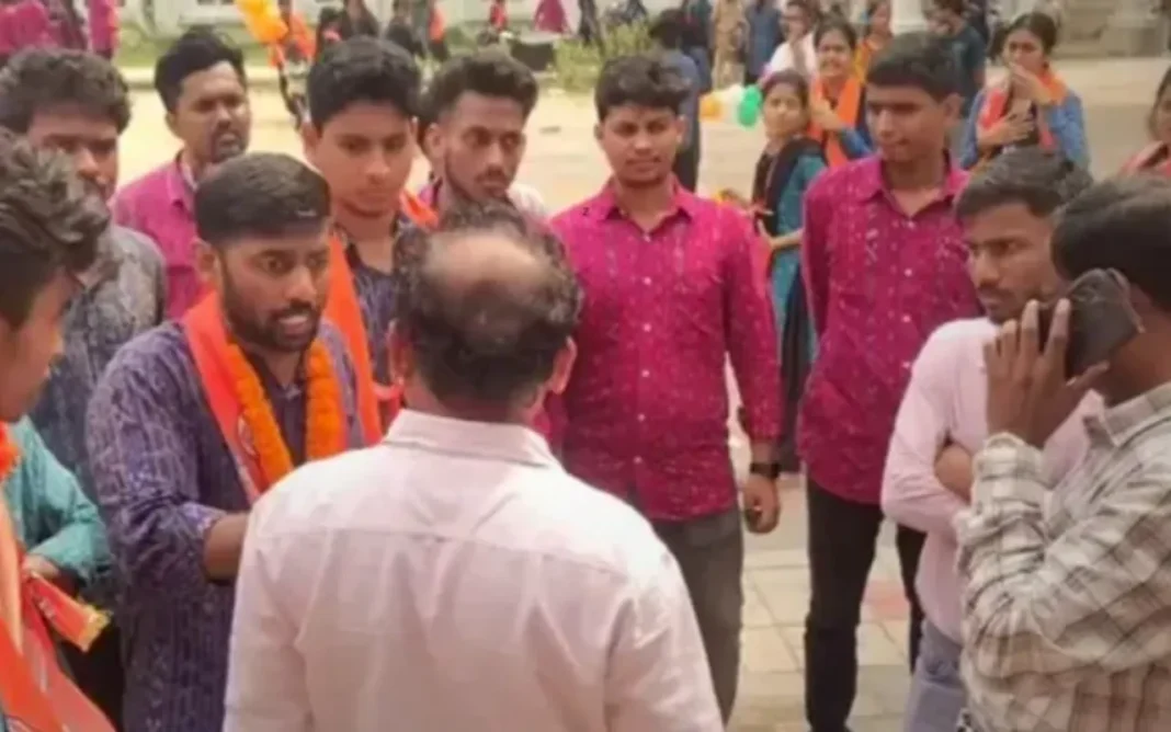 Odisha News: ओडिशा छात्रसंघ चुनाव के बीच हॉस्टल से गायब हुआ ABVP प्रत्याशी, पुलिस जांच में जुटी Odisha News