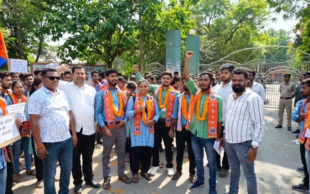 Odisha Student Union Polls: ओडिशा में आठ साल बाद लौटे छात्र संघ चुनाव, आज नामांकन वापसी की अंतिम तारीख Odisha Student Union Polls
