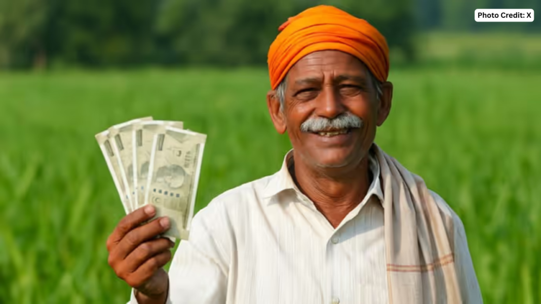 PM Kisan Yojana: खेत में मुसकुराता हुआ किसान
