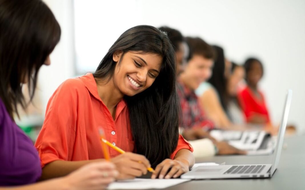 Part Time Job Tips: पढ़ाई के साथ कमाई कैसे करें, स्टूडेंट्स के लिए पार्ट-टाइम जॉब के आसान विकल्प Part Time Job Tips