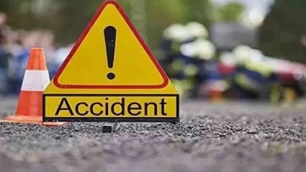 Ramgarh Accident: कंटेनर ने कार को मारी टक्कर, एक ही परिवार के 3 लोगों की गई जान, दो घायल Ramgarh Accident