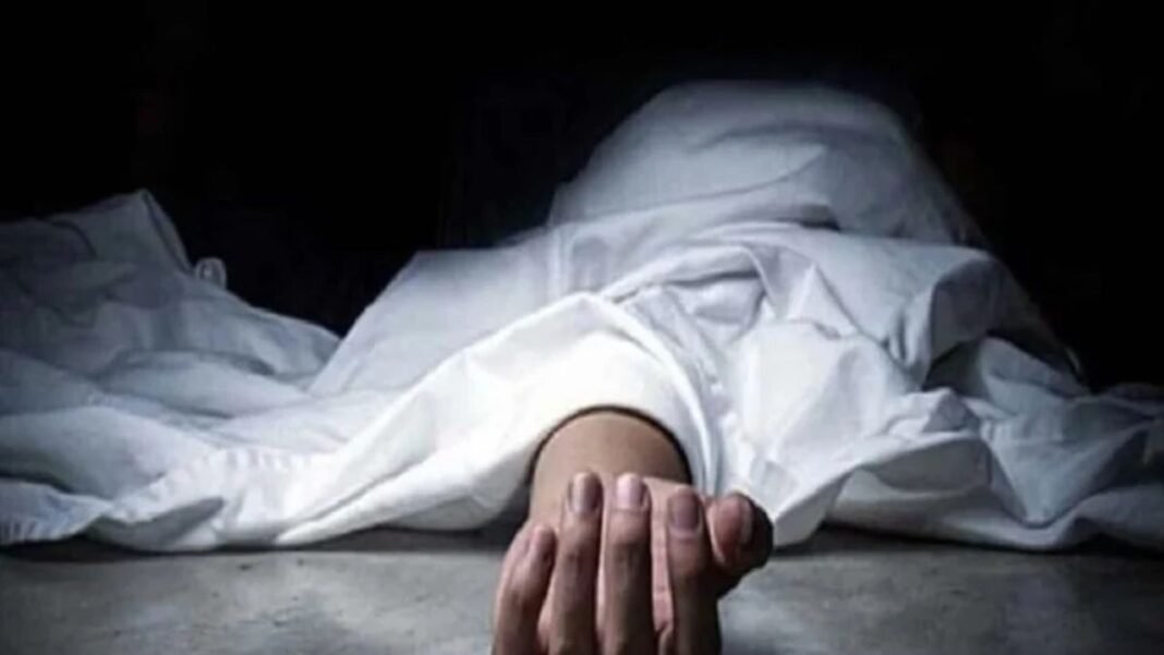 सरायकेला में रिश्तों का कत्ल! मनसा प्रतिमा विसर्जन के बाद बेटे ने की पिता की हत्या, आरोपी फरार Seraikela Murder: प्रतिमा विसर्जन के बाद पिता की हत्या