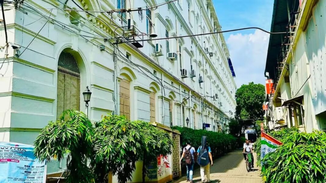West Bengal News: छात्रों के लिए बड़ी खबर! कलकत्ता यूनिवर्सिटी में हाजिरी के भी मिलेंगे 5 अंक West Bengal News